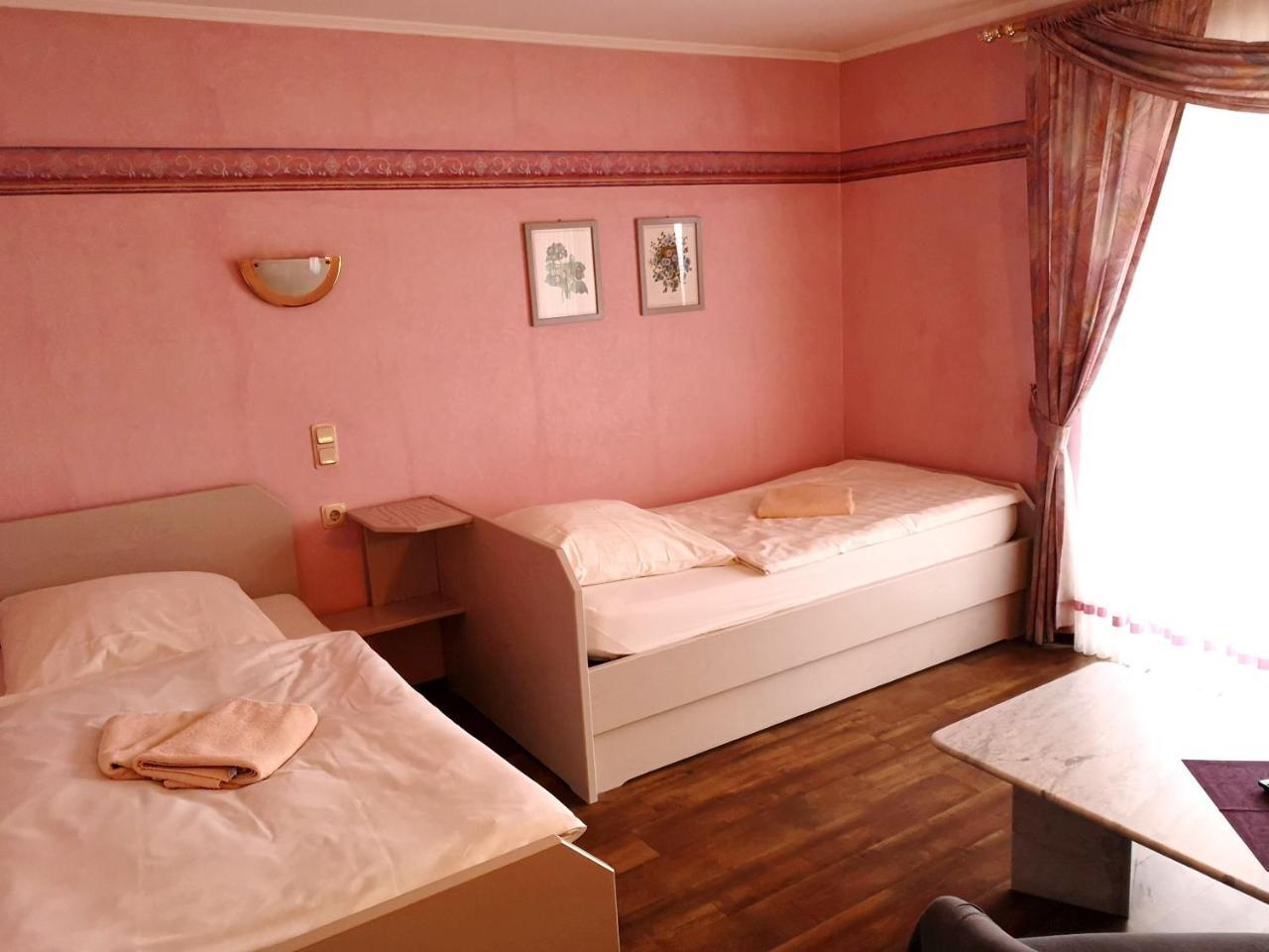 Gasthaus "Zur Alten Dorfschmiede" Metterich Dış mekan fotoğraf