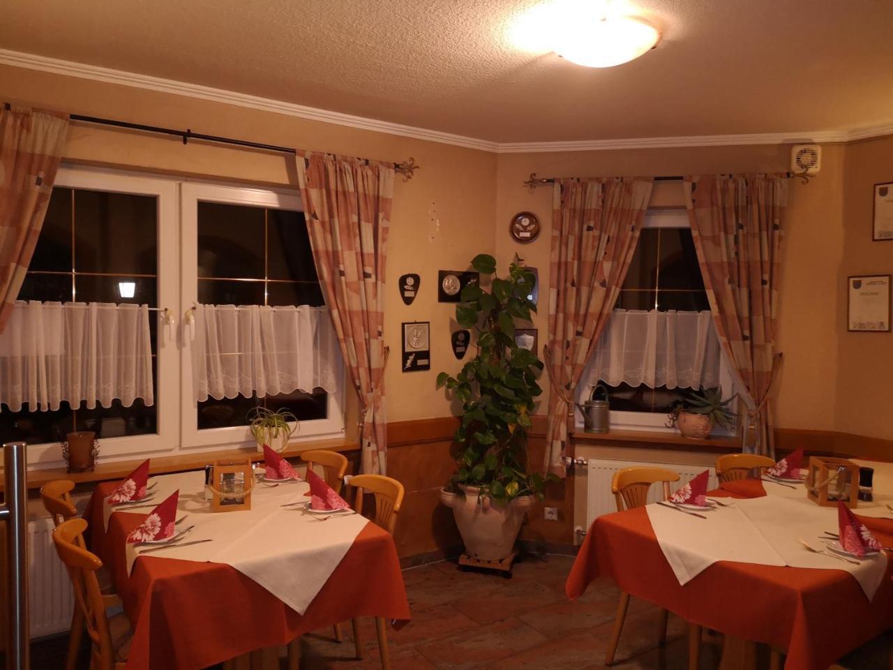 Gasthaus "Zur Alten Dorfschmiede" Metterich Dış mekan fotoğraf